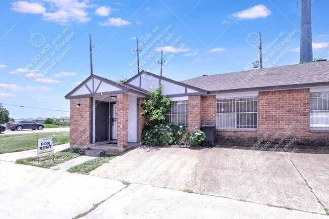 Building Photo - 12607 Veterans Memorial Dr Rental