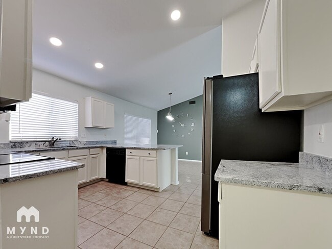 1314 E Escuda Dr