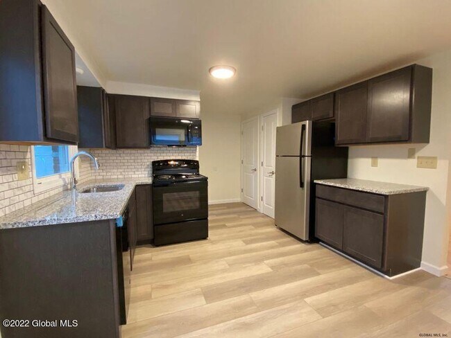 Photo - 307 Old Niskayuna Rd