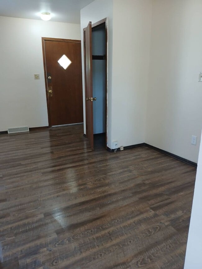 Building Photo - 9529WBradleyRdM Unit 9531