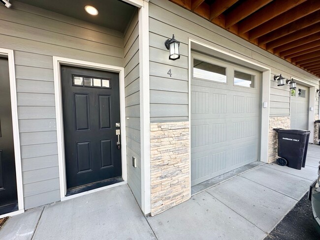 Photo - Stunning 3 bedroom townhome.