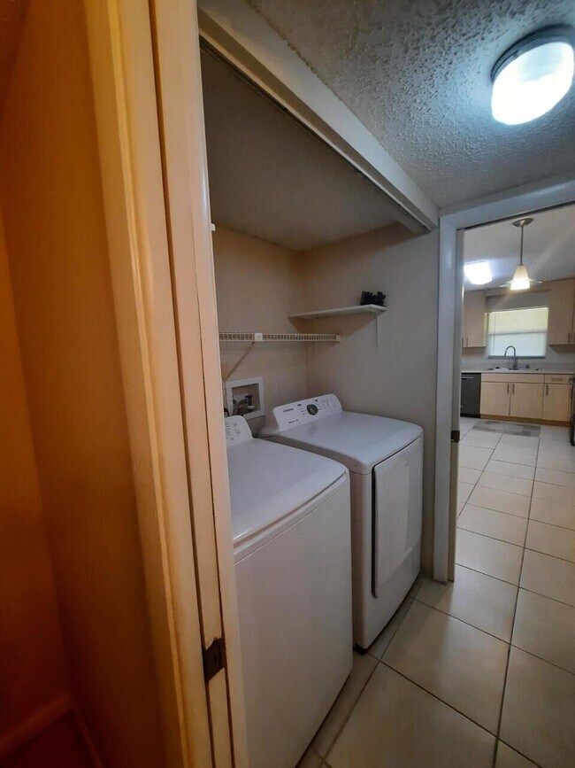 Photo - 1440 N Lawnwood Cir