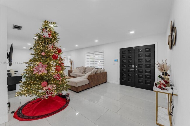 Photo - 551 SW 127th Ave