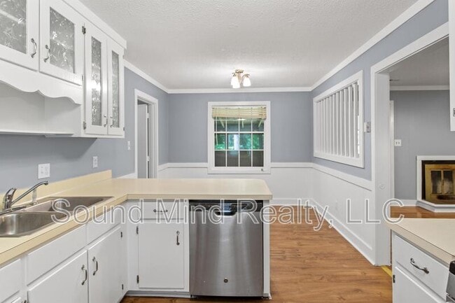 Photo - 417 Foxhall Dr