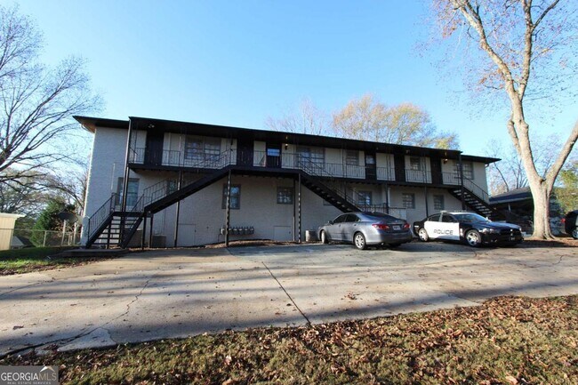 Building Photo - 514 Clover Dr Unit 5