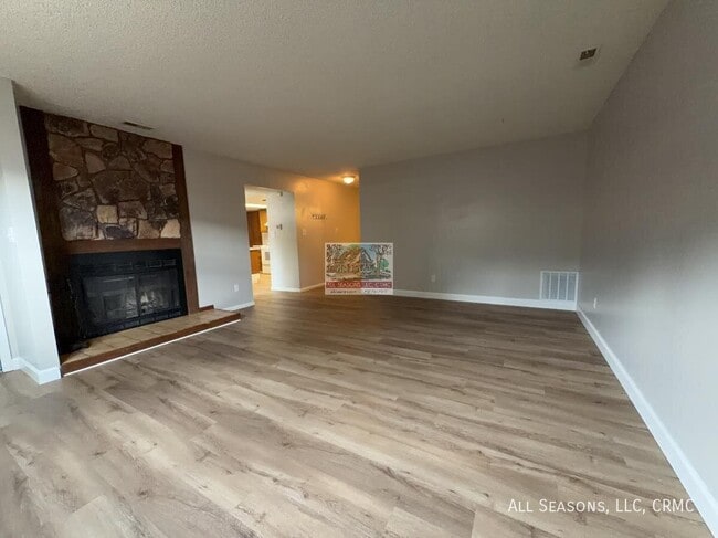 6987 Gayle Lyn Ln