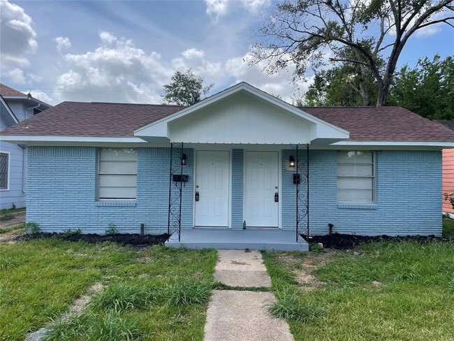 Front view - 1904 11th St Apartamentos