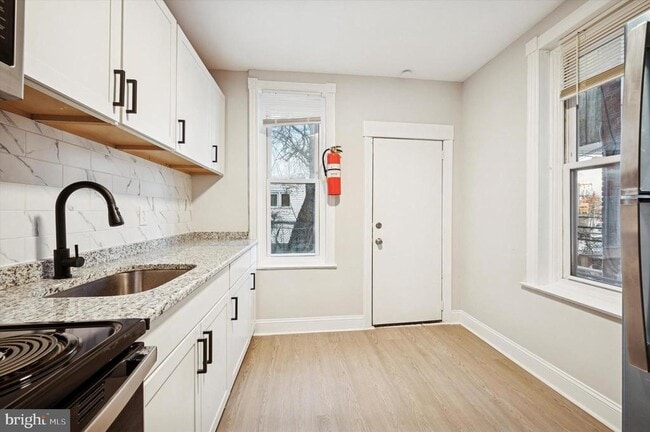 Photo - 5517 Jane St