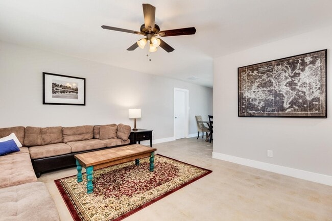 Photo - 16 W Geneva Dr