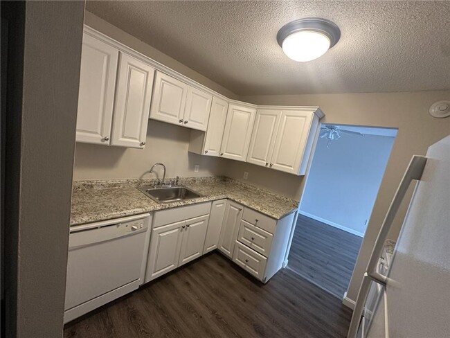 Photo - 3 Admiralty Dr Unit 10-4