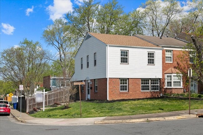 Photo - 239 Nottoway St SE