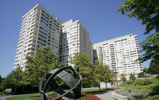 Building Photo - 5500 Friendship Blvd Unit 2015N
