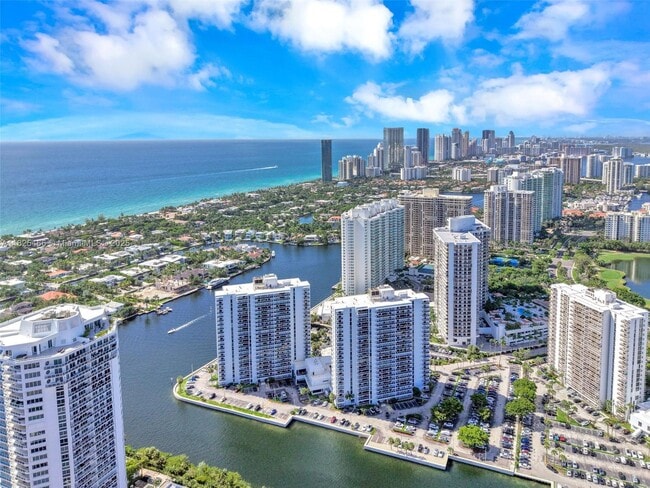 Building Photo - 20505 E Country Club Dr Unit 2039 Rental