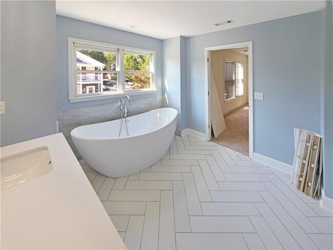 Photo - 136 Crumley St SE