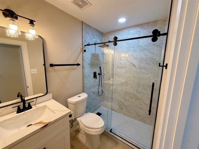 Photo - 3819 Banks Ridge Ln