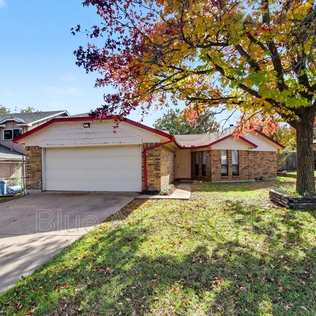 Building Photo - 1009 W Hills Terrace