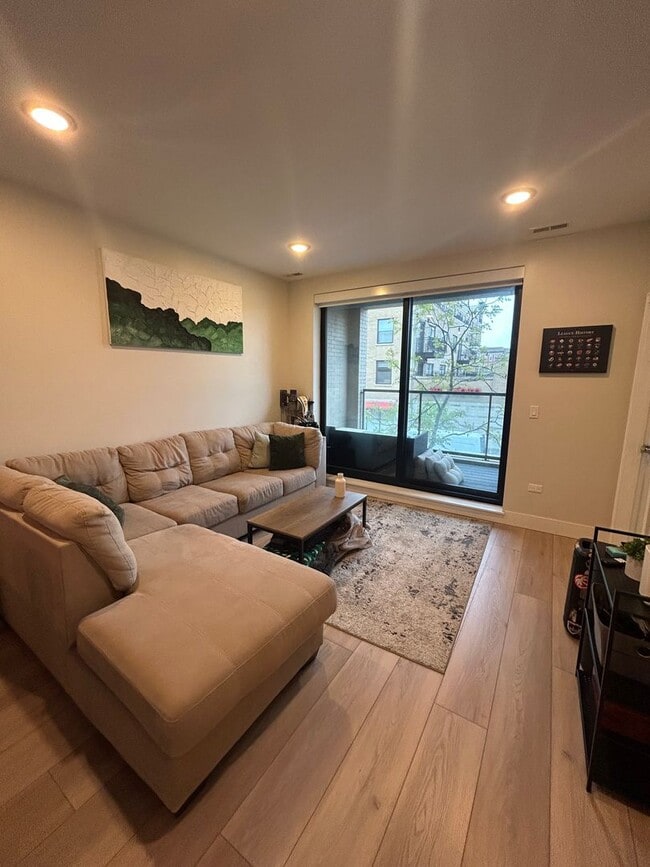 Photo - 1646 W Belmont Ave Unit #201
