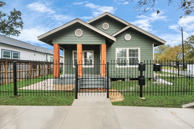 Building Photo - 4102 Engelke St