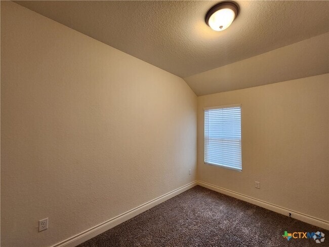 Building Photo - 336 Untermaier St Rental