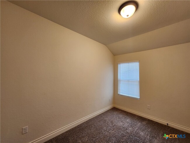 Photo - 336 Untermaier St Townhome