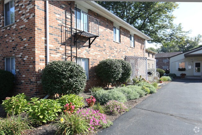 Oakwood Manor Apartments