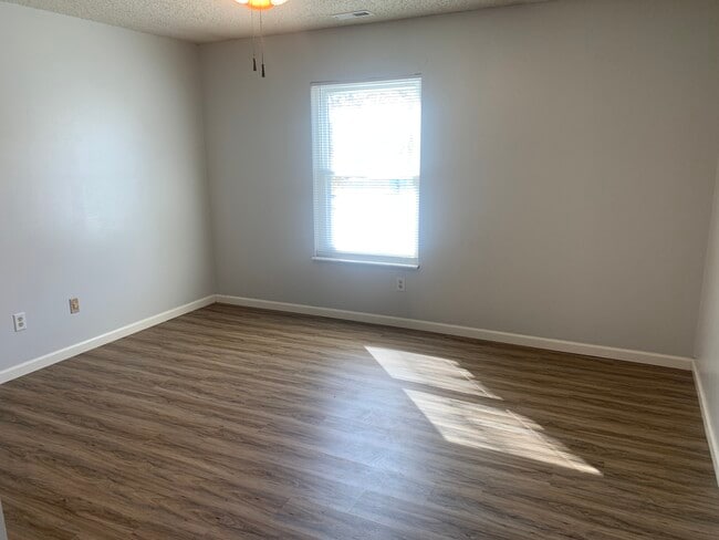 Photo - 822 Highland Hill Ct Unit G