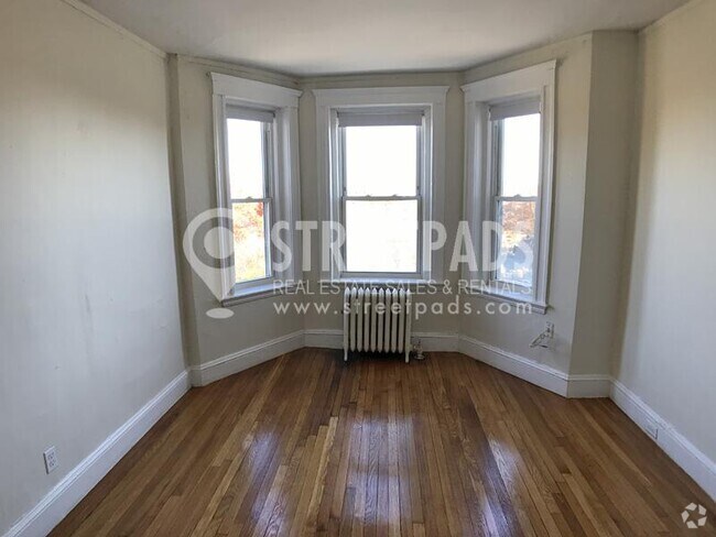 Building Photo - bedroom in Boston MA 02215 Rental