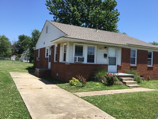 Building Photo - Completely remodeled 1 bedroom, 1 bath duplex!