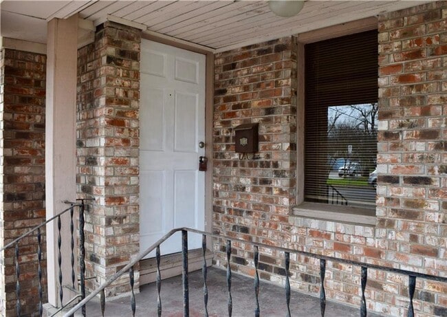 Building Photo - 4 bedroom 2 bath Unit 4500 AVENUE D #A