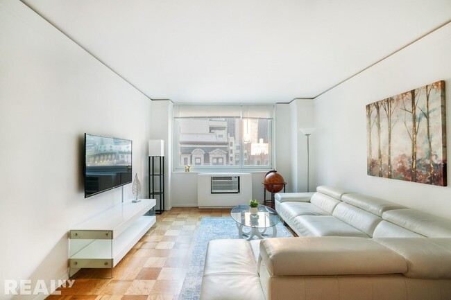 Photo - 271 W 47th St Apartamento Unidad 16E