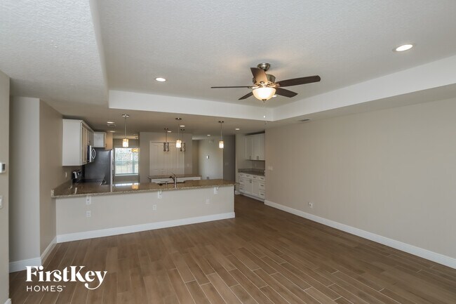 Photo - 249 Bordeaux Ave NE