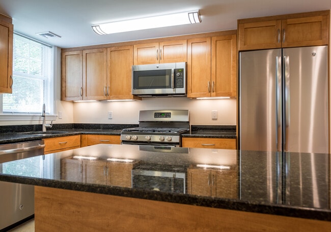 Building Photo - 55 Gerry Rd Unit G-055