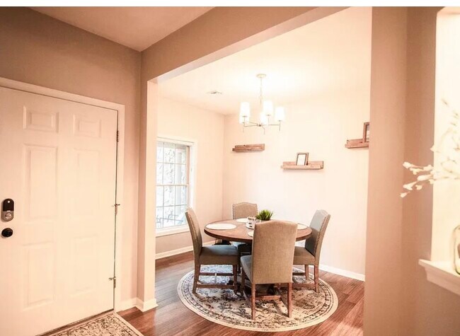 Photo - 2080 Deer Run Dr