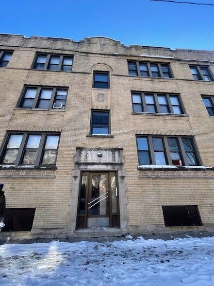 Photo - 115 E 68th St