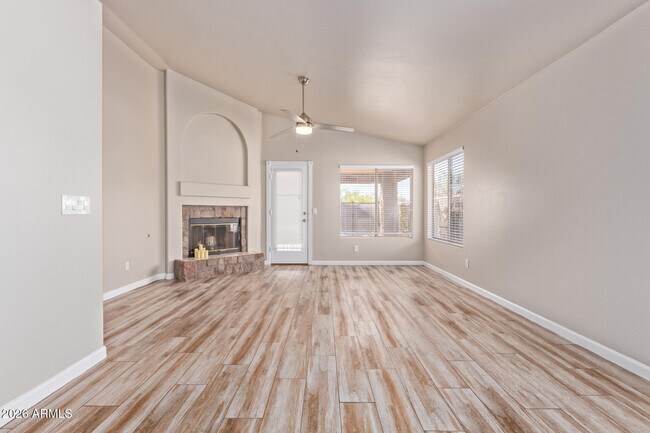 4607 E Abraham Ln
