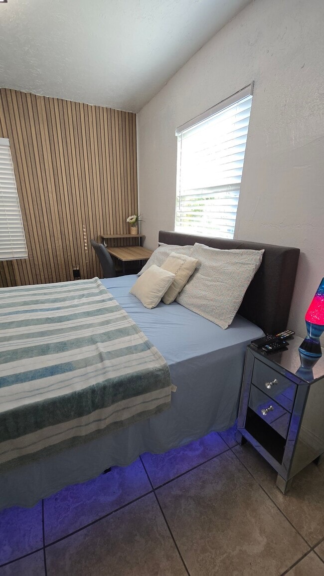 Photo - 1085 NW 24th St Unidad A