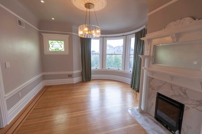 Photo - Beautifully Remodeled 3BR 2BA Top Floor Condo in Presidio Heights