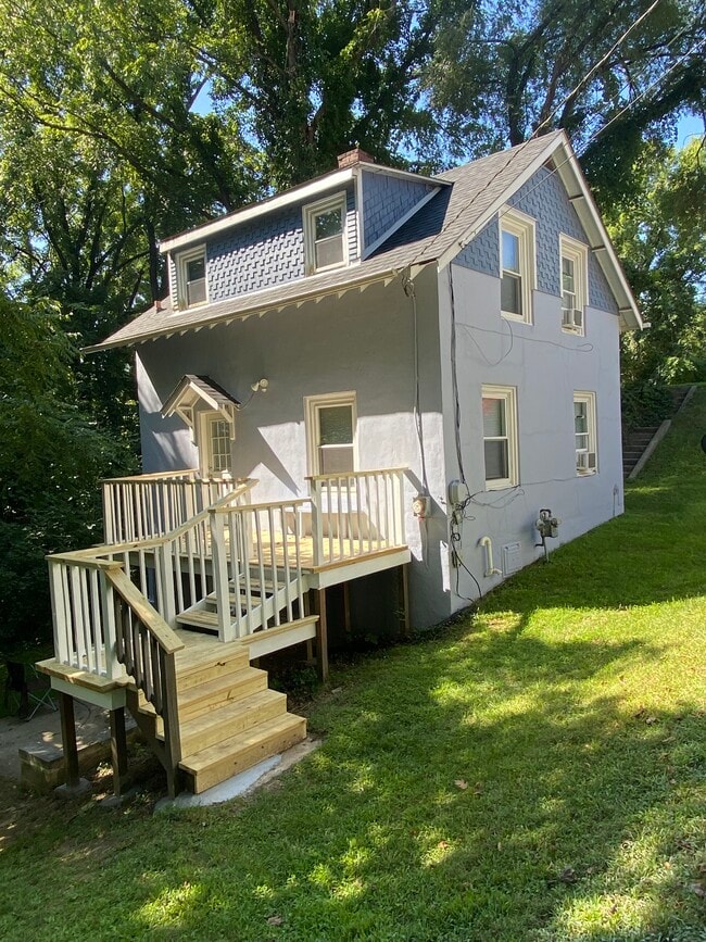 Back entrance - 1019 Tyler Ave