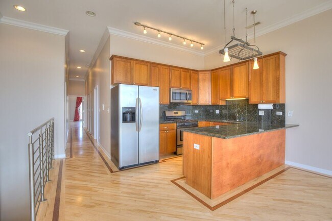 Photo - 3012 W Fullerton Ave Unit 4