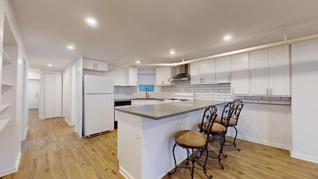 Photo - 8912 Ewing Ave