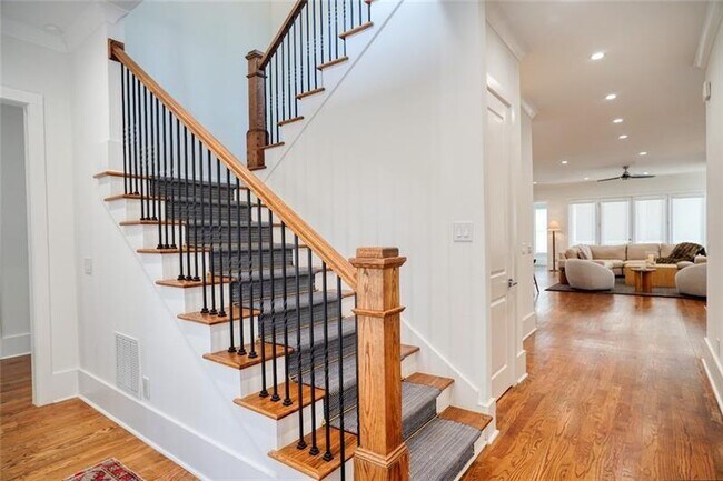 Photo - 2975 Osborne Rd NE