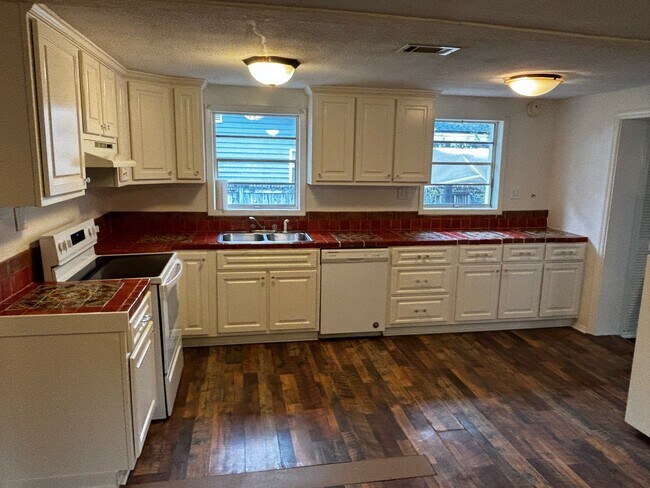 Photo - 506 Le Conte St