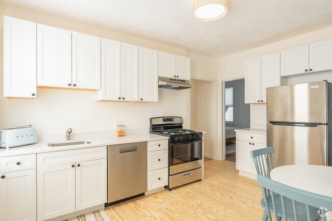 Building Photo - 34 White Pl Unit 3 Rental