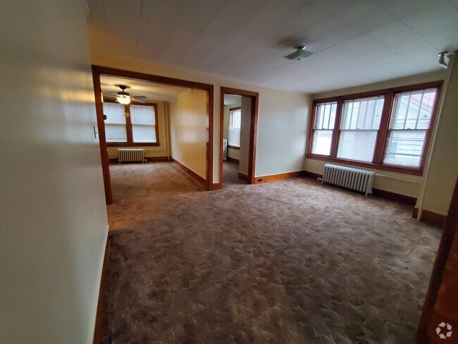 Building Photo - 251 Broad St Unit 4 Rental