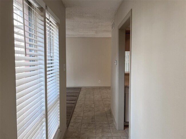 Photo - 7206 Creekside Dr