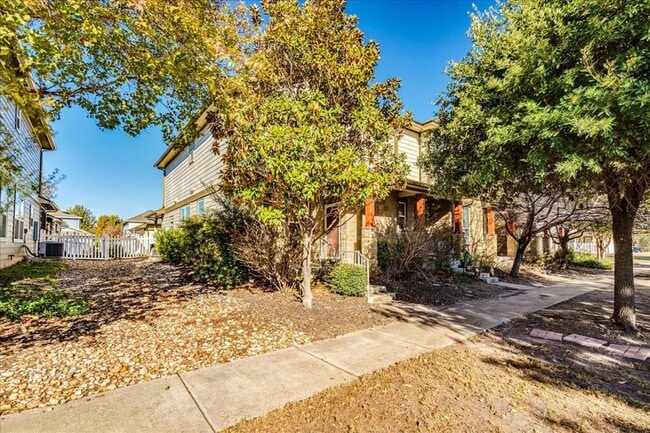 Photo - 512 Lookout Tree Ln