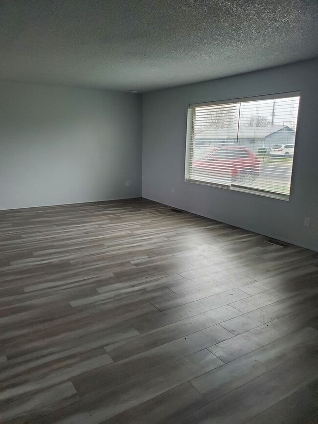 Photo - 1/2 OFF OCTOBER RENT - House with Garage &...