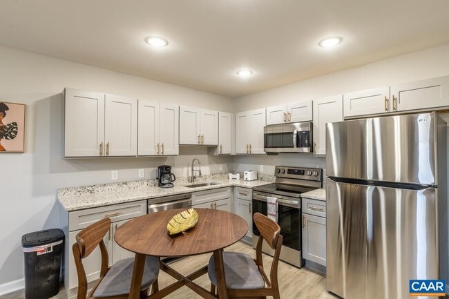 Photo - 1329 Riverdale Dr Unit 4