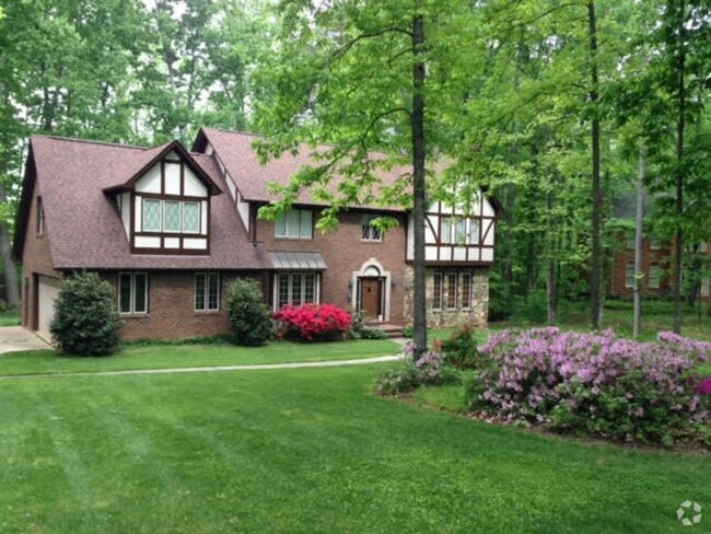 Building Photo - Fabulous 4BR 2.5BA Home on 1.25 Acres