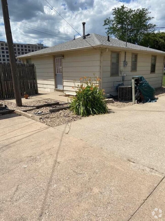 Building Photo - 710 N Kansas Ave Rental